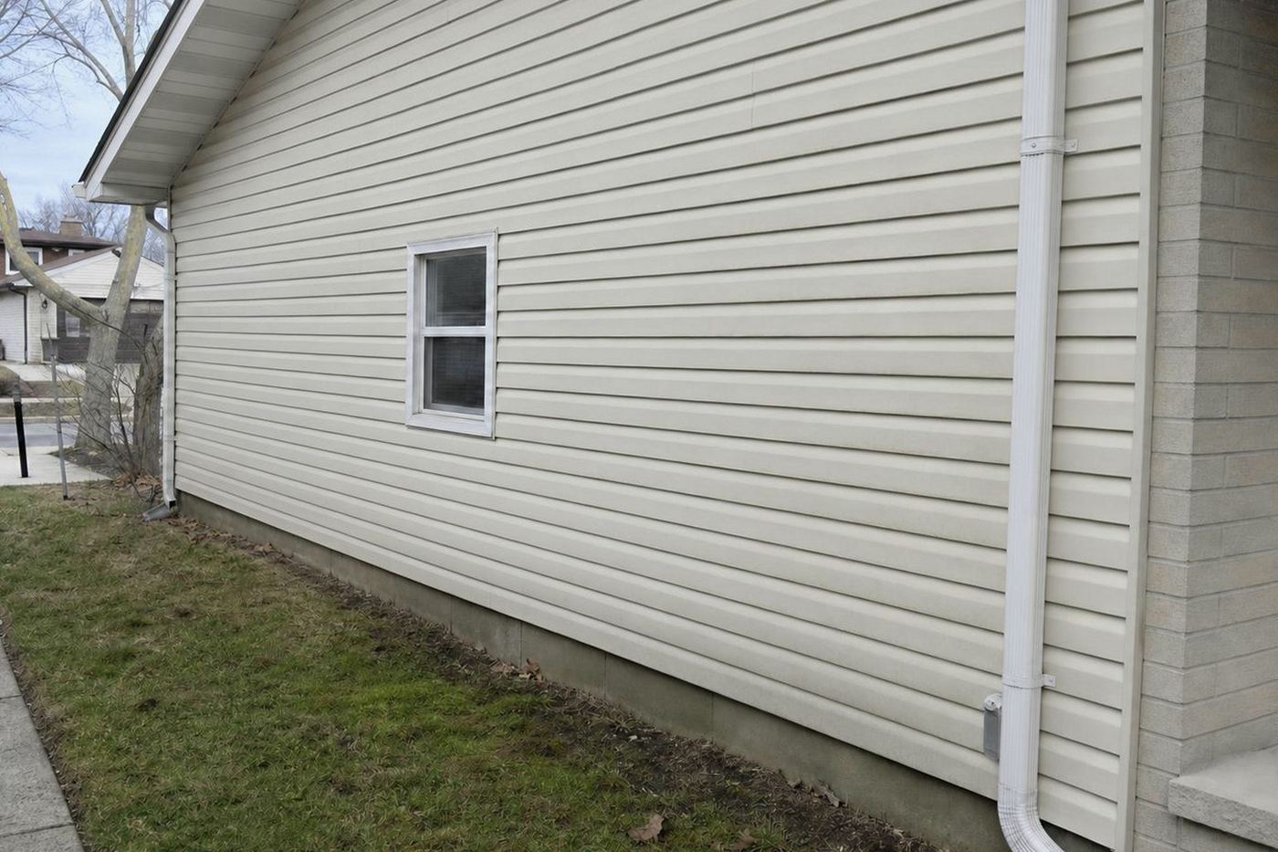 The same siding uniformly clean after a soft wash